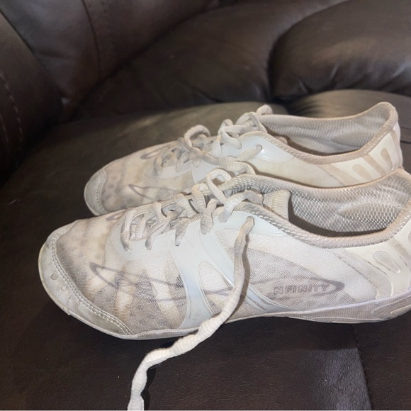 Nfinity cheer shoes - Picture 3 of 5